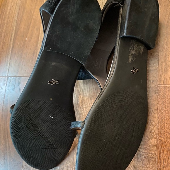 NWOT - Kenneth Cole scrappy black leather sandal - Picture 3 of 3